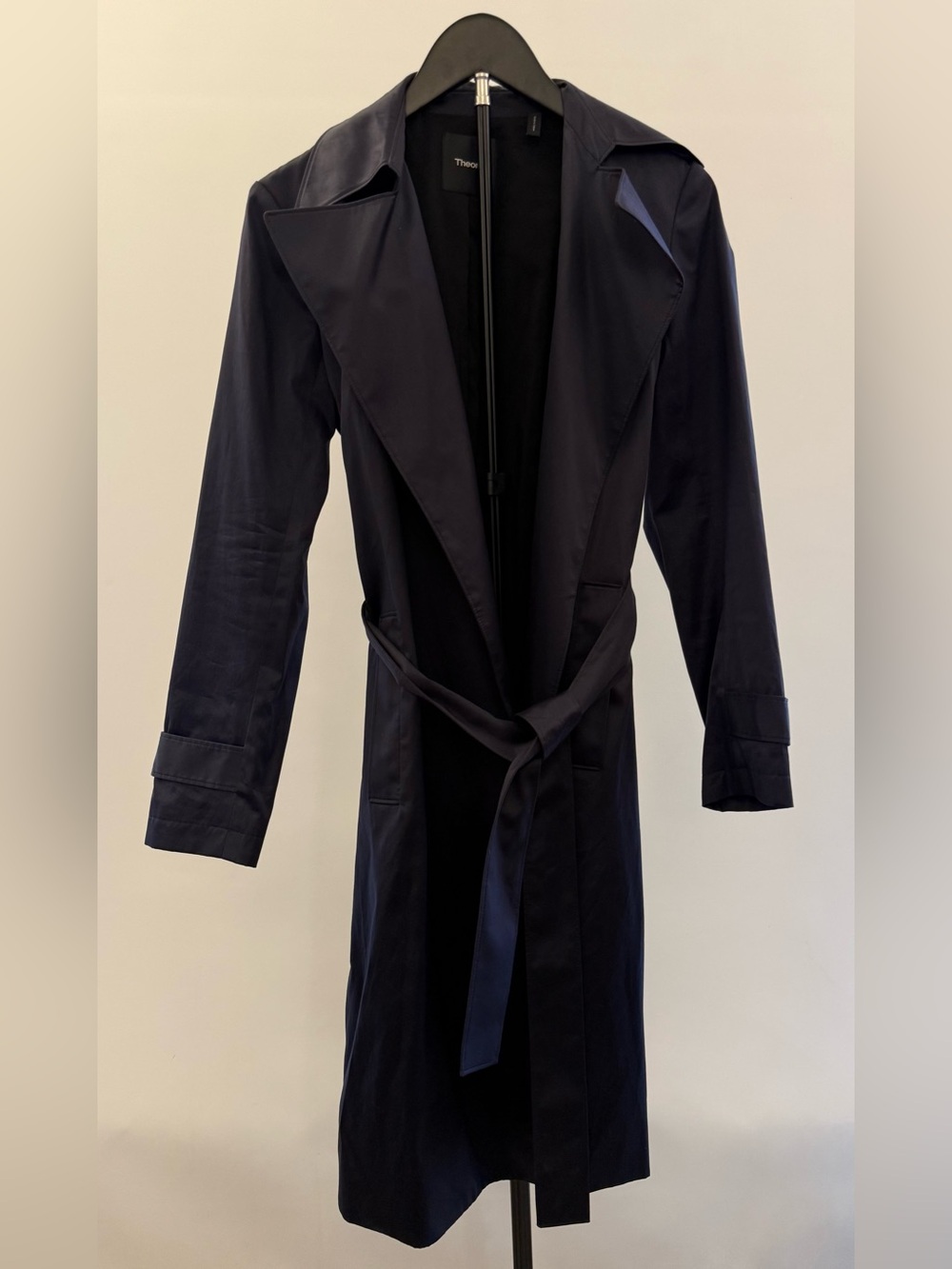 Theory Oaklane Trench Coat in Cotton Chintz (Navy)